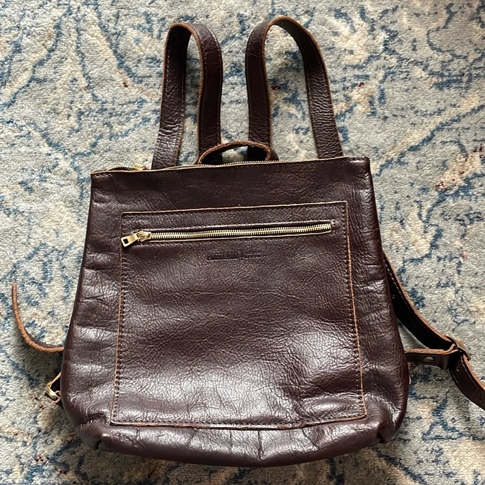 Like new, pebbled cold brew tote backpack.